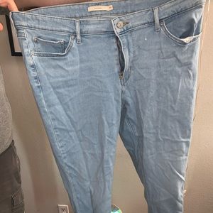 Levi 711 Skinny Jeans light wash